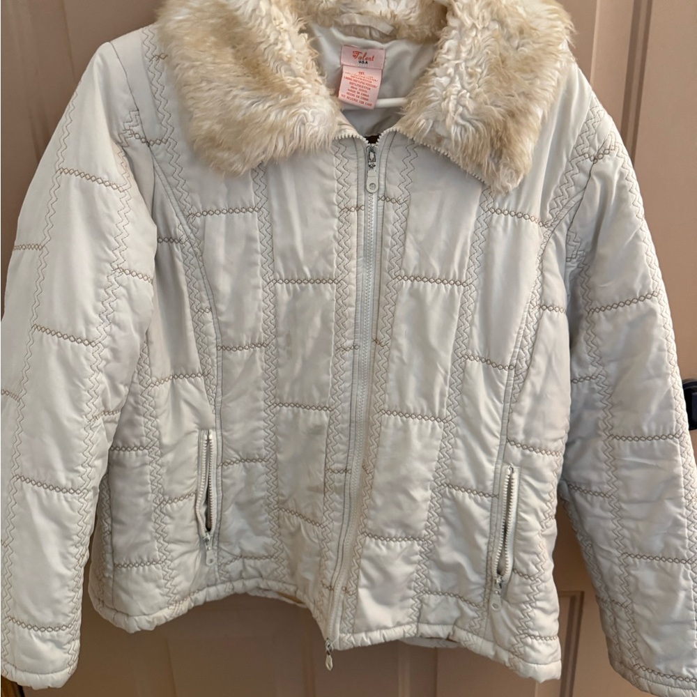 Women's Cream Quilted Puffer Jacket with Faux Fur Collar. Vintage